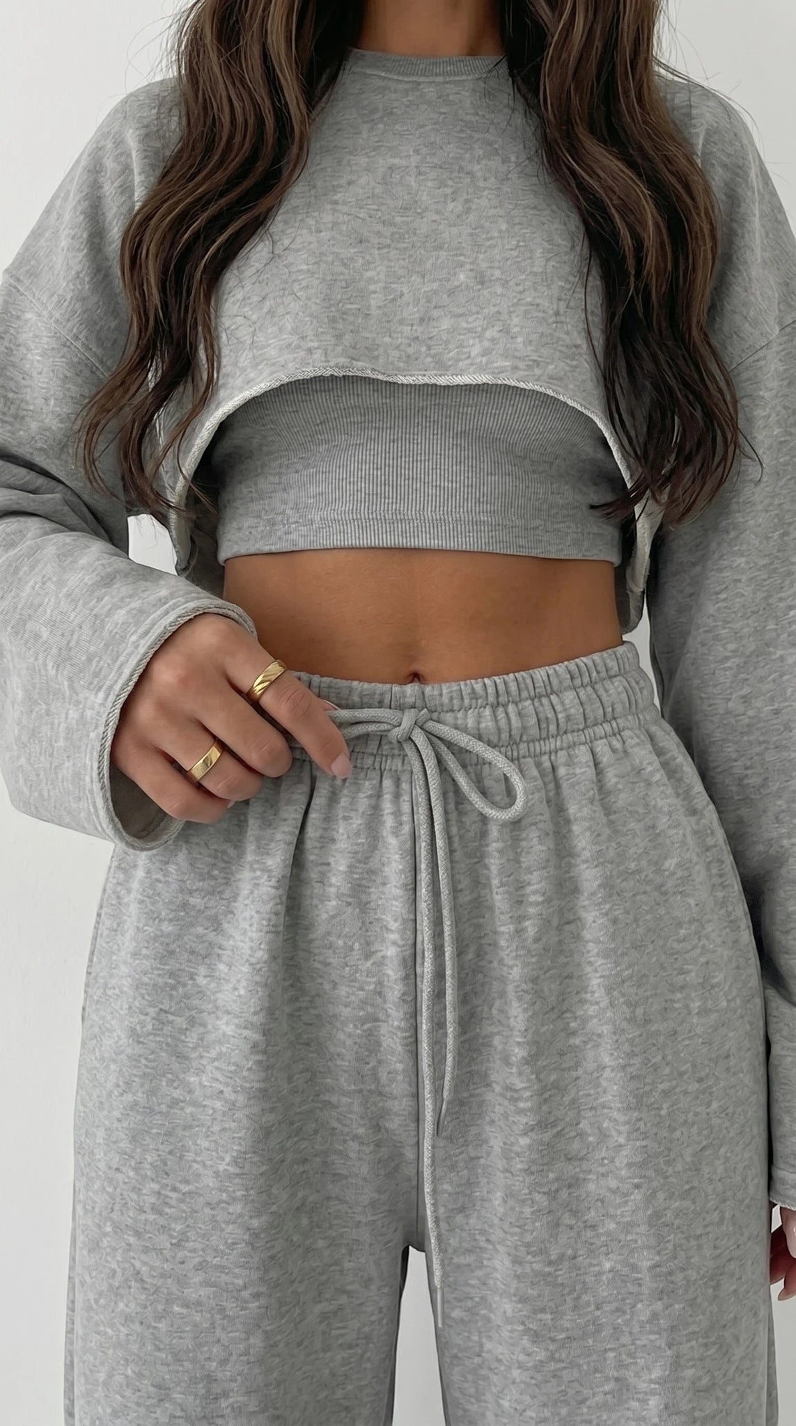 Lässiger Sweater-Anzug für Damen 2023 Mode Pullover Langarm Nabel-Sweater + Trägerhose mit geradem weitem Bein, dreiteiliges Set