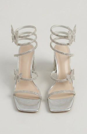 LORVENES silver rhinestone sandals with open toes and ankle straps, featuring sparkling rhinestone embellishments. (600x920)