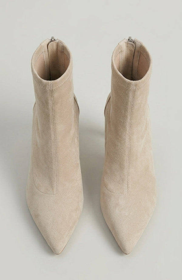 Elegant Stiletto Boot (600x920)