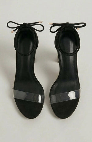 LORVENE Nova Elegance heels with pointed toes and slim stiletto heels, in classic black leather, displayed on a white background. (600x920)