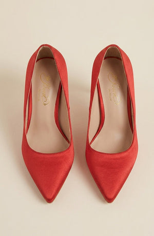 LORVENES Opal Muse heels featuring sleek black design and elegant pointed toes, suitable for formal or evening wear. (600x920)