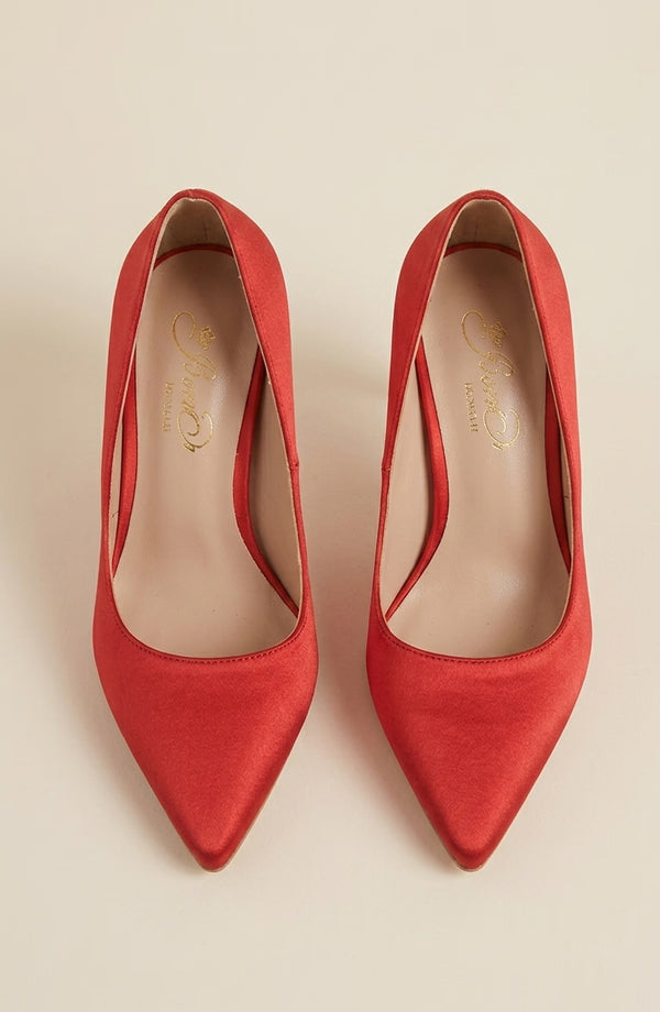 LORVENES Opal Muse heels featuring sleek black design and elegant pointed toes, suitable for formal or evening wear. (600x920)