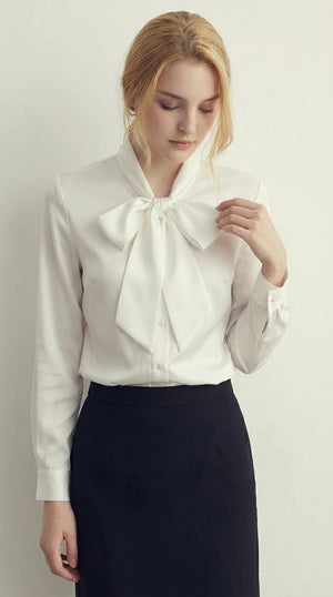 LORVENE double pocket shirt with button-down front, featuring two chest pockets and long sleeves, in a casual style.