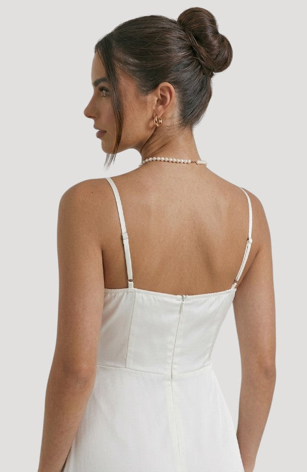LORVENE Pure Ruffle Maxi dress in flowing fabric, featuring ruffled details and a full-length silhouette.
