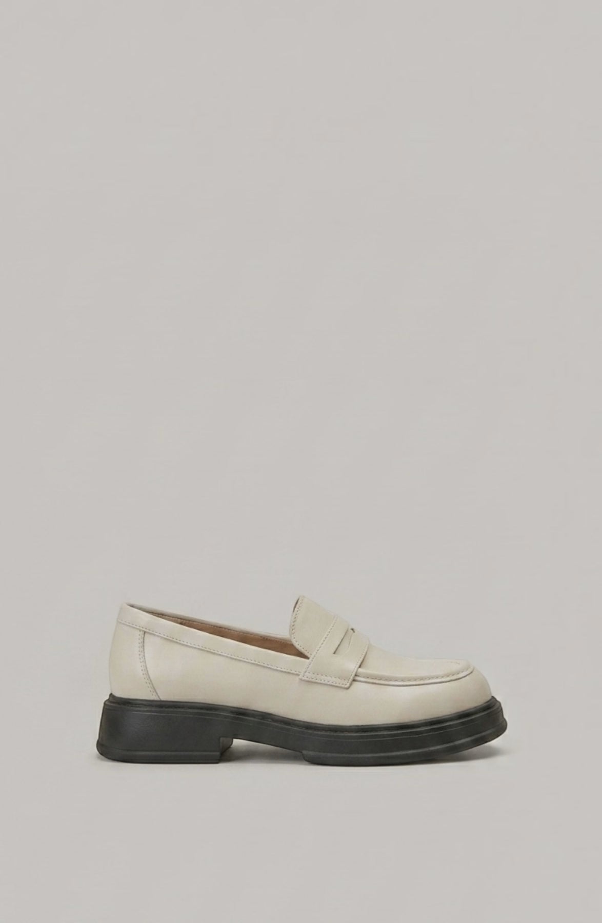 Calm Curve Loafers