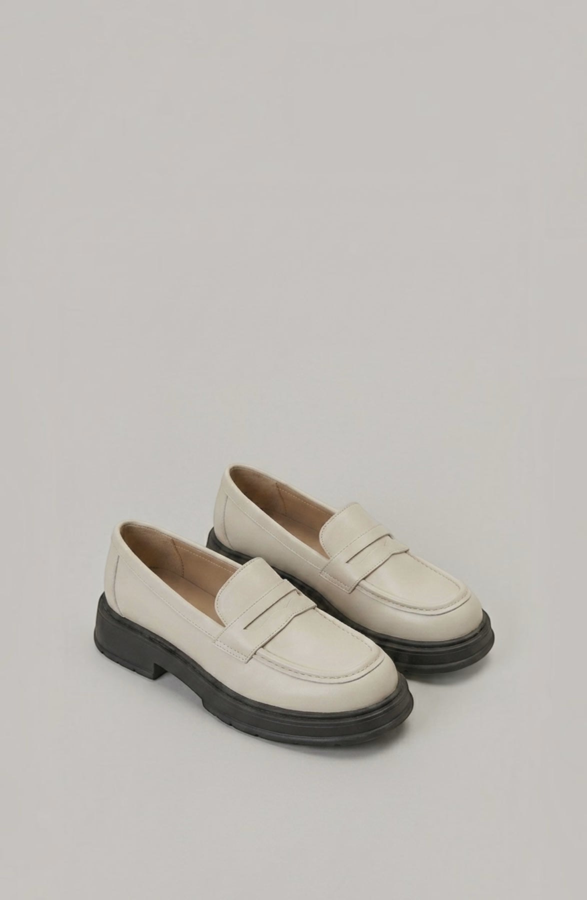 Calm Curve Loafers
