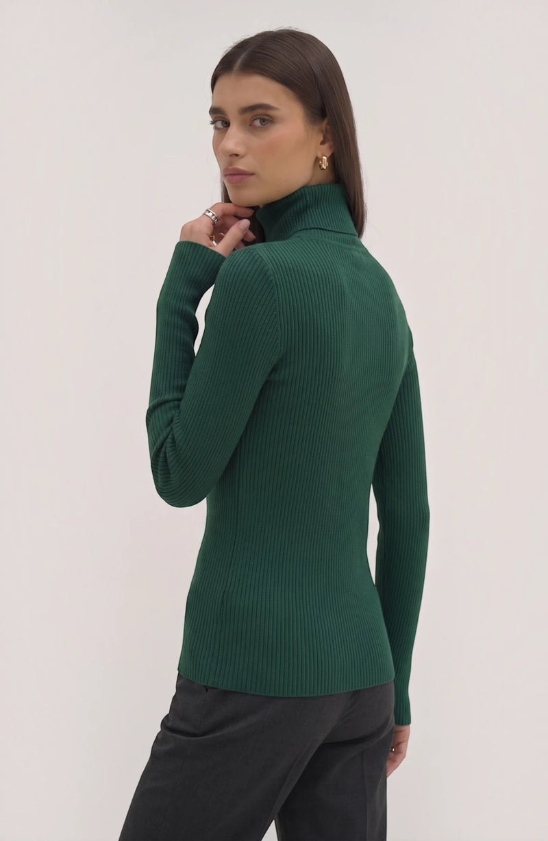LORVENE Pure Soft Polyester High Neck in black, close-up of the smooth, high-neck fabric design for cozy winter wear
