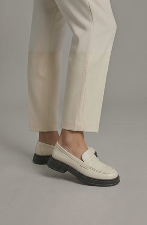 Calm Curve Loafers