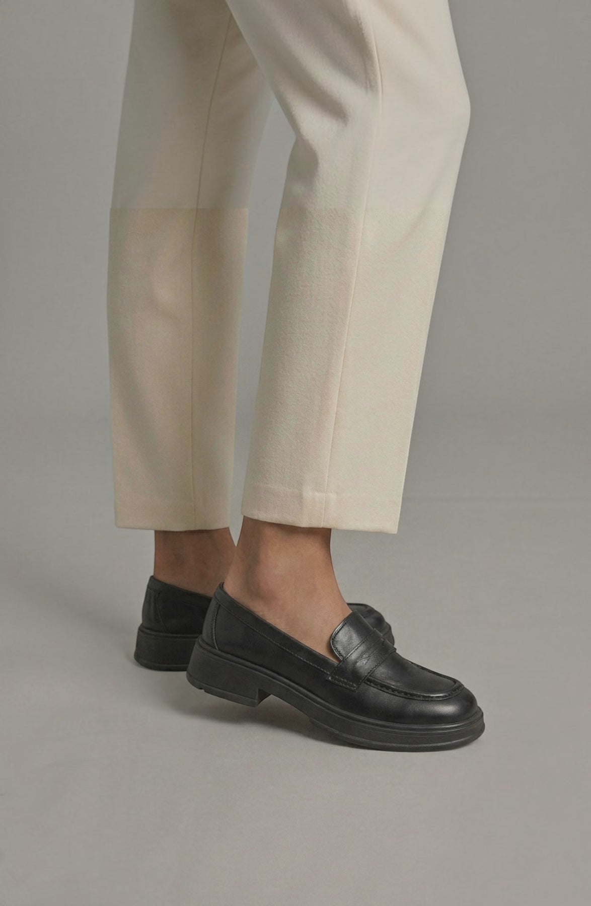 Calm Curve Loafers