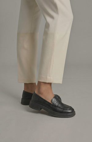 Calm Curve Loafers