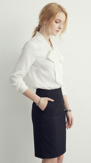 LORVENE double pocket shirt with a classic collar and long sleeves, shown in a close-up view highlighting the top right pocket.