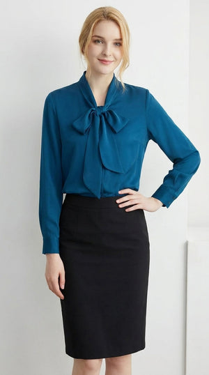 LORVENE double pocket shirt showing the front with two chest pockets and a button-down design in a close-up view.