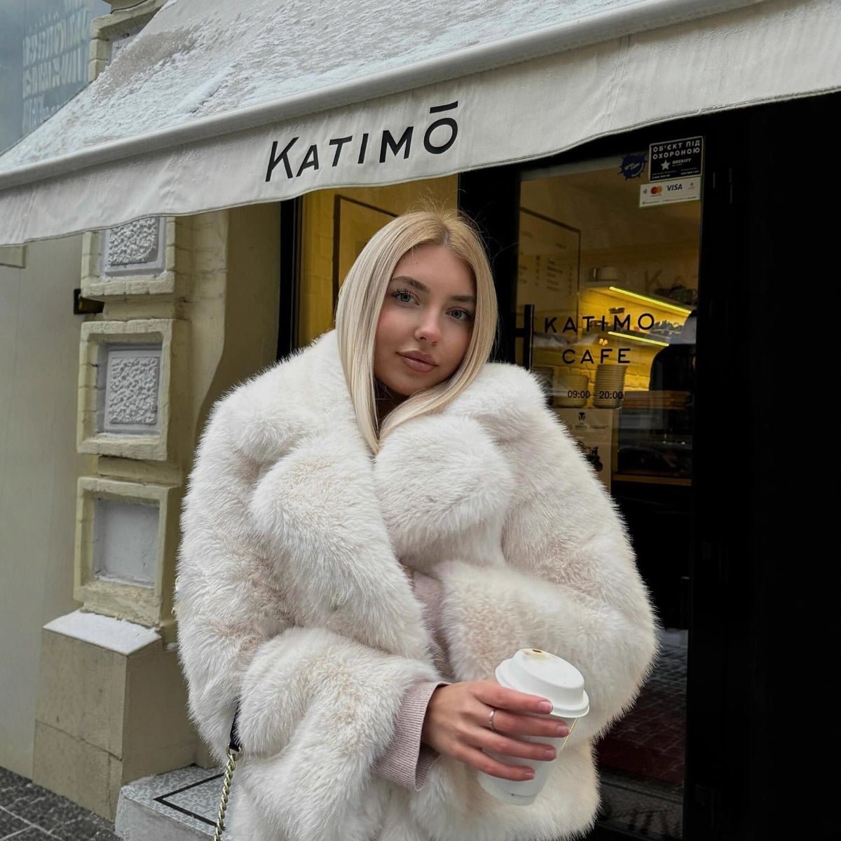 LORVENES women's thickened faux fox fur coat with suit collar, winter overcoat, plush and warm for cold weather.