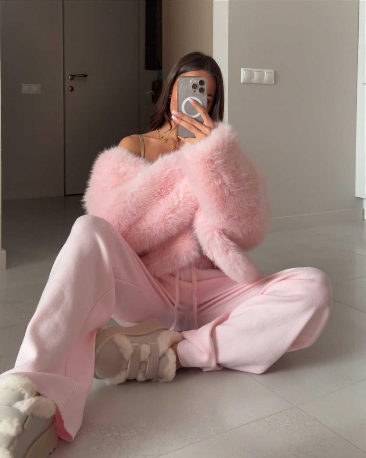 LORVENES women's thickened fox fur winter coat with faux fur overcoat and suit collar, warm and stylish for cold weather.