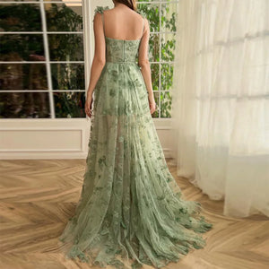 LORVENES elegant sleeveless maxi dress in flowing fabric, featuring a fitted bodice and long skirt for a sophisticated look