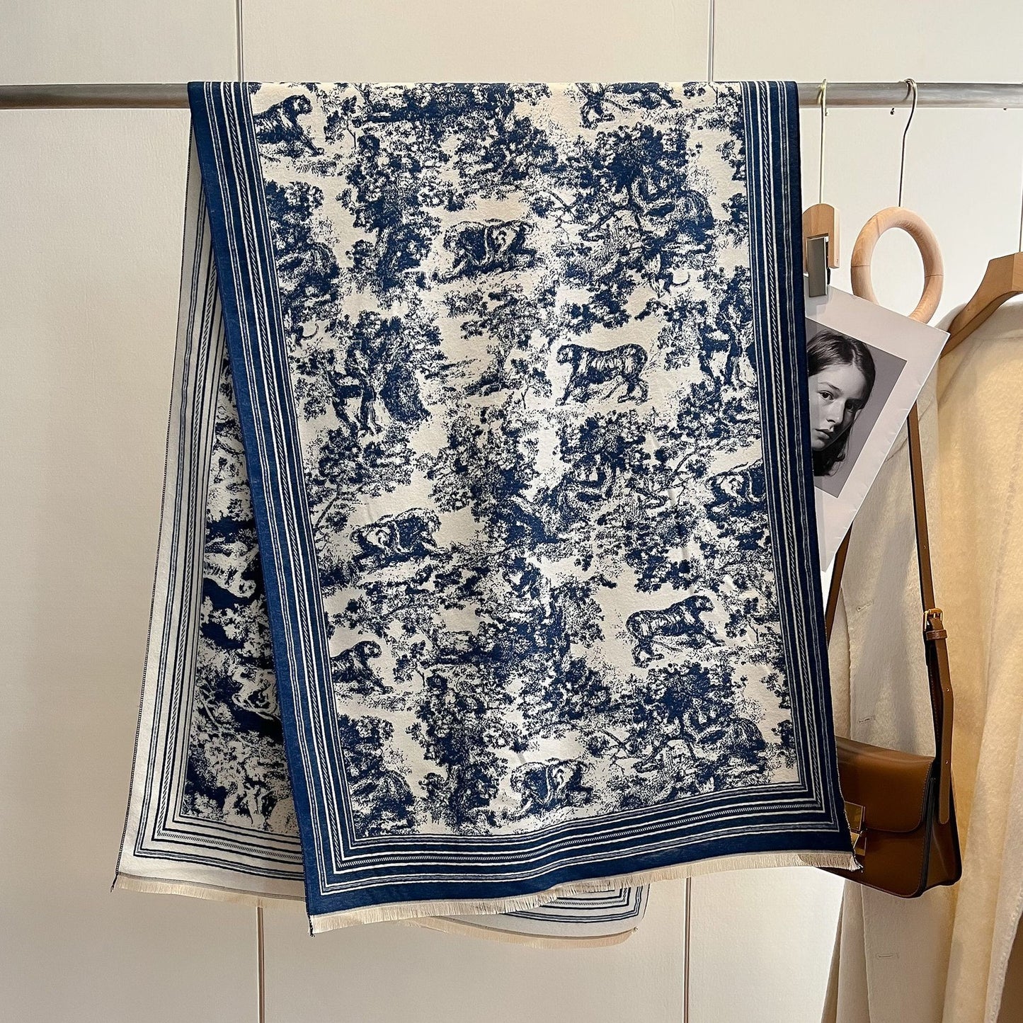 LORVENES Bee Jacquard Cashmere Touch Shawl