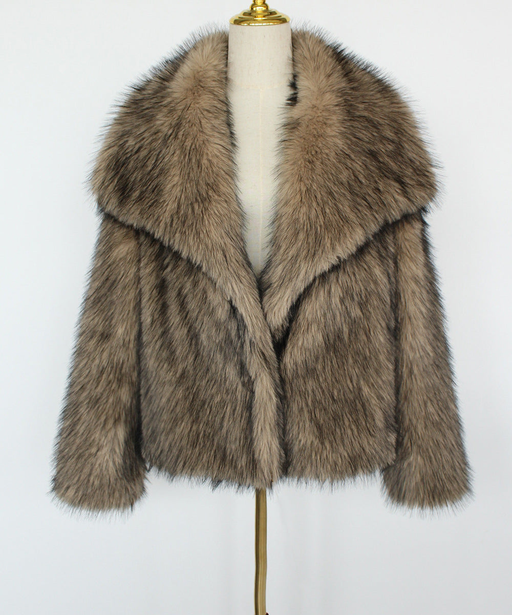 LORVENES faux fur coat for women, short woolen style, suitable for autumn and winter, with a plush, luxurious look.