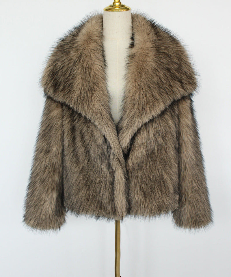 LORVENES faux fur coat for women, short woolen style, suitable for autumn and winter, with a plush, luxurious look.