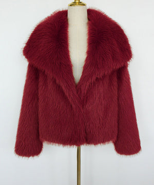 LORVENES women's faux fur coat in cream with short woolen style, suitable for autumn and winter, cozy and fashionable.
