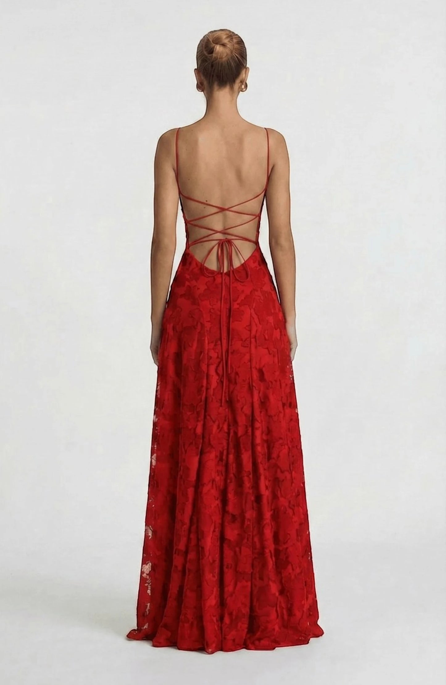 LORVENES sexy flowy bridal dress with elegant, lightweight fabric and intricate lace details, perfect for a romantic wedding look