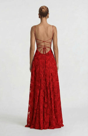 LORVENES sexy flowy bridal dress with elegant, lightweight fabric and intricate lace details, perfect for a romantic wedding look
