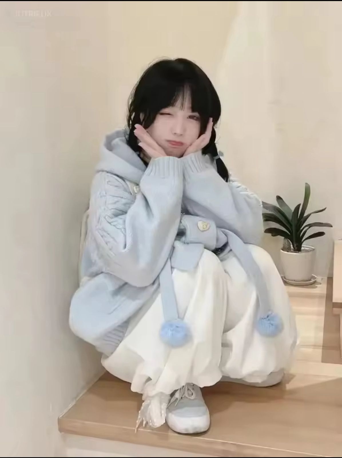 LORVENE Light Layer Knit Cardigan