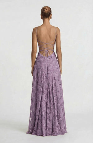 LORVENES sexy flowy bridal dress with delicate lace details and a flowing skirt, perfect for a romantic wedding look.
