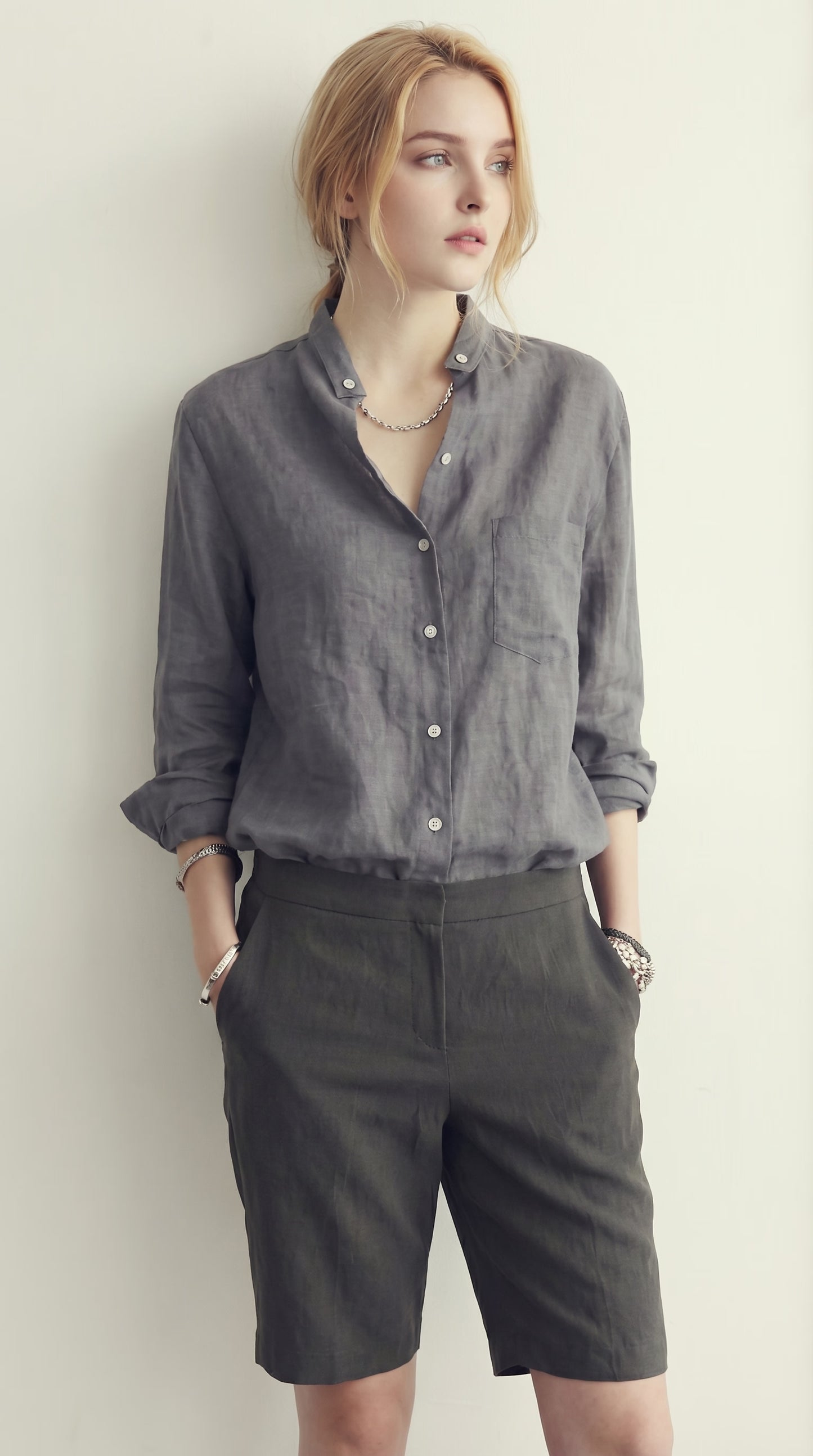 LORVENE classic button-up shirt in lightweight fabric, featuring a collar, long sleeves, and a tailored fit.