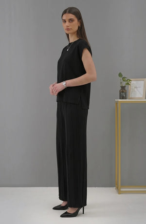 Koreanischer schicker Temperament-Pullover mit Rundhalsausschnitt und weiten Fledermausärmeln + Freizeithose mit hoher Taille und weitem Bein im Anzug