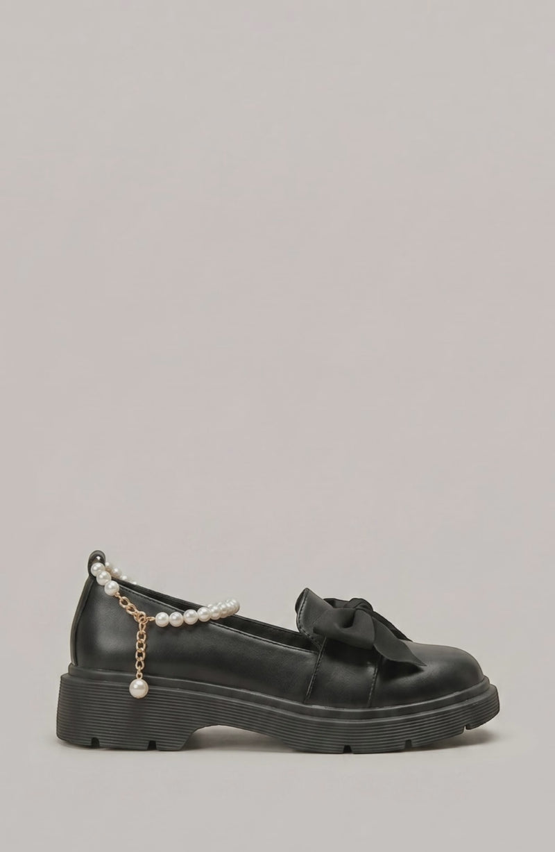 LORVENE Calm Motion loafers in black leather with sleek design and rounded toe, perfect for stylish casual or office wear.