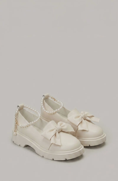 LORVENE Calm Motion loafers in black leather with sleek design and stitching detail, displayed on a white background.