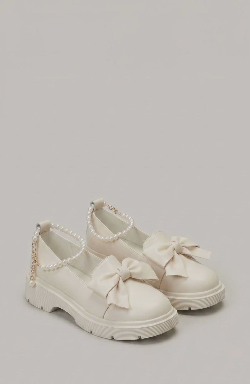 LORVENE Calm Motion loafers in black leather with sleek design and stitching detail, displayed on a white background.