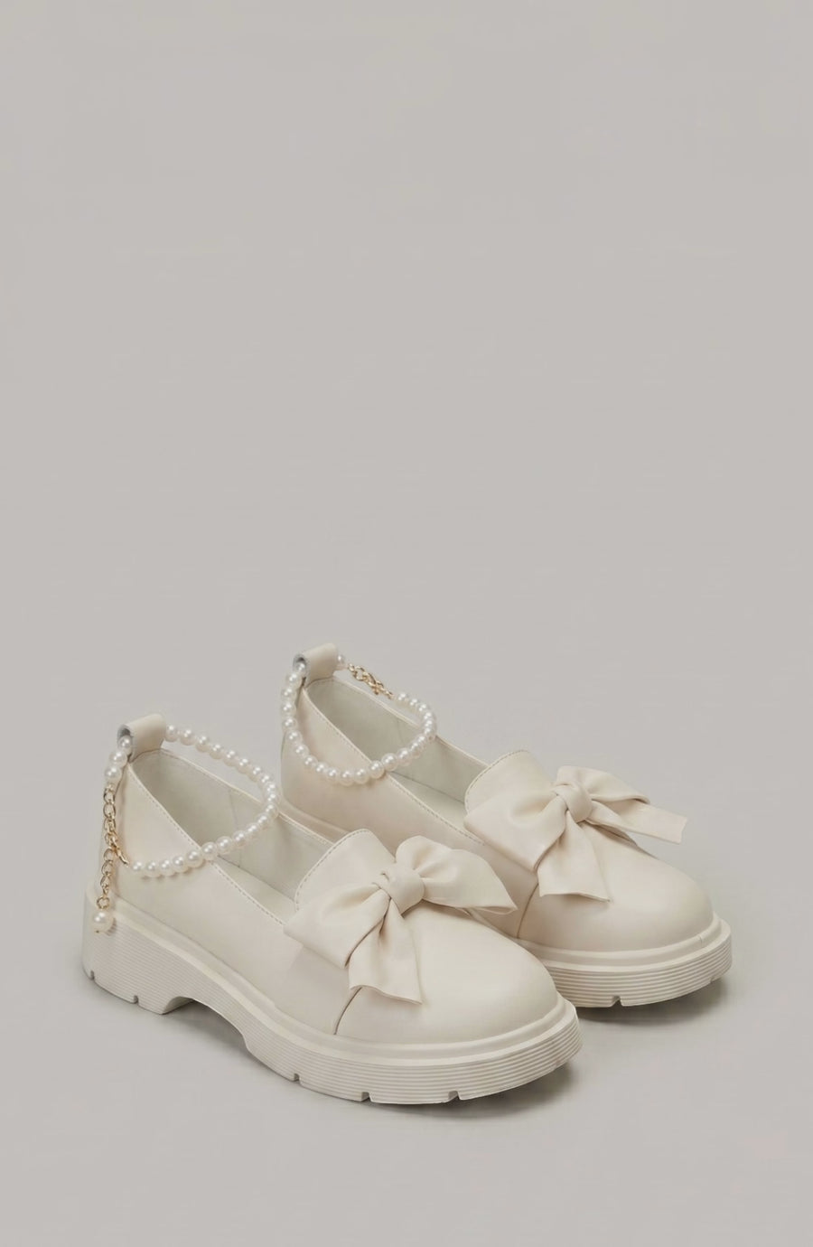 LORVENE Calm Motion loafers in black leather with sleek design and stitching detail, displayed on a white background.