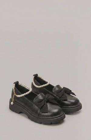LORVENE Calm Motion loafers in black leather with sleek design and rounded toe, shown from a side angle.
