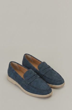 LORVENE Parisian Luxe loafers in black leather with classic slip-on design and stylish stitching, ideal for elegant casual wear.