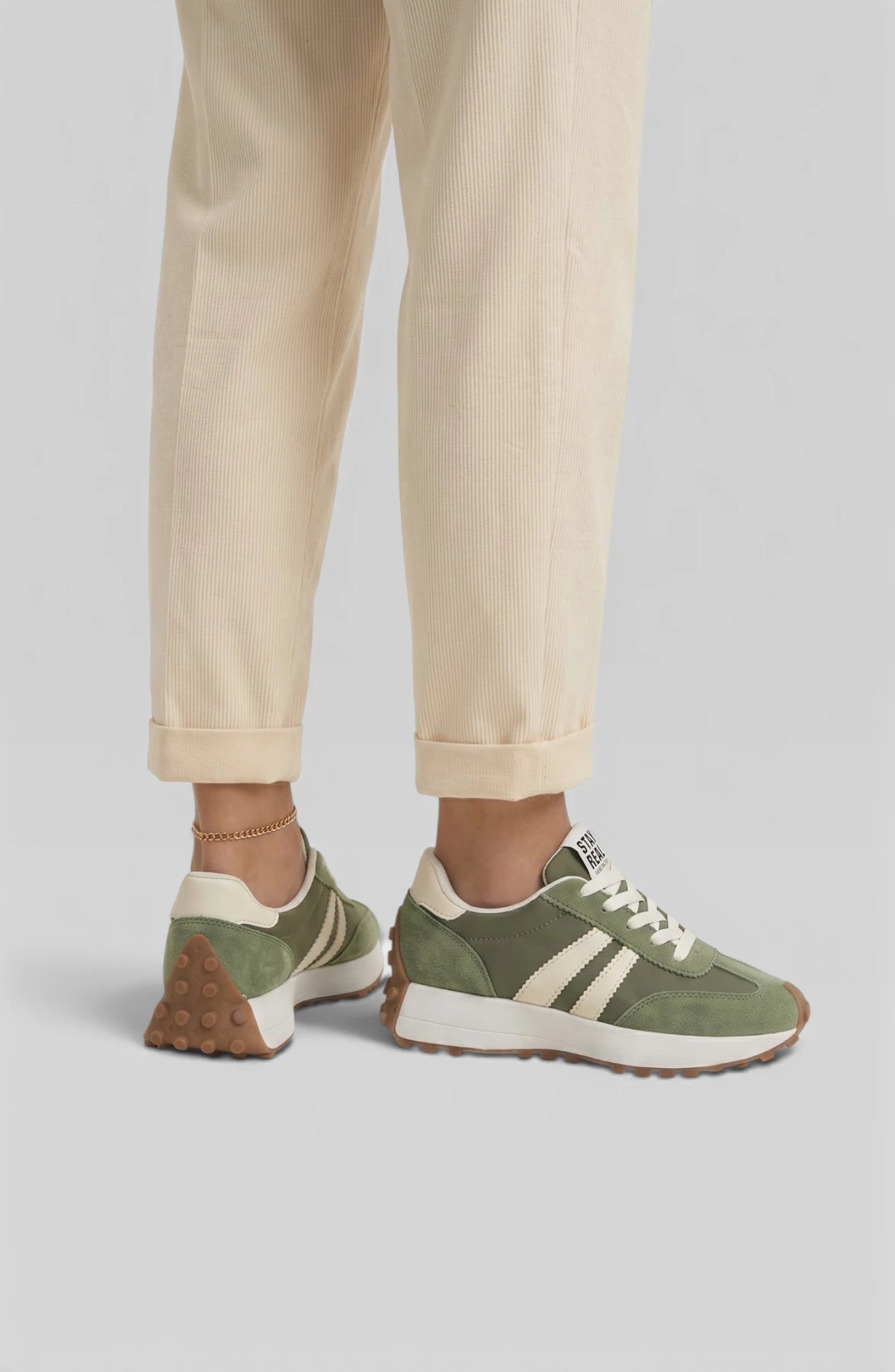 LORVENES Chunky Platform Sneakers in white with thick soles and stylish design, displayed on a plain background.