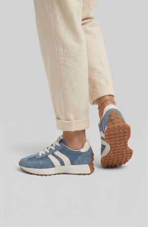 LORVENES Chunky Platform Sneakers featuring a white and beige design with thick soles and stylish laces.