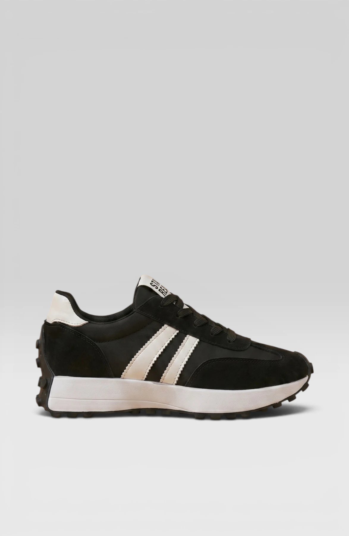 LORVENES chunky platform sneakers in white with thick soles and lace-up design, casual and trendy footwear for everyday wear.