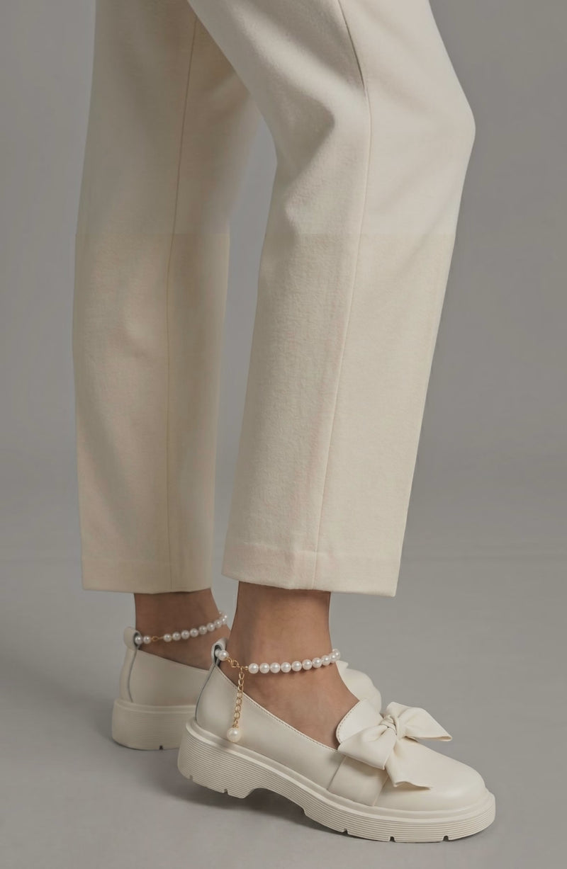 LORVENE Calm Motion loafers with sleek black leather design, featuring a rounded toe and comfortable slip-on style.