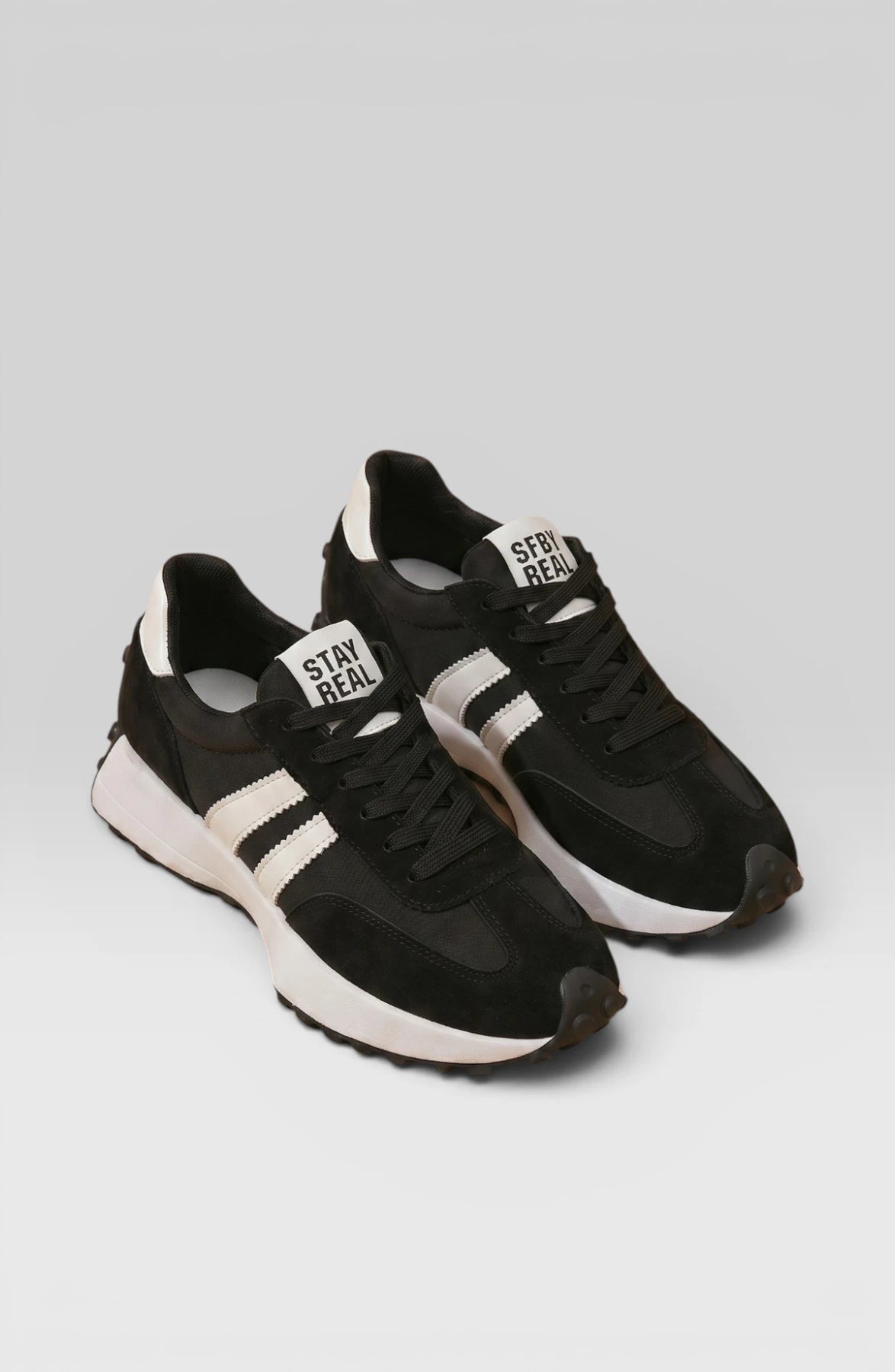 LORVENES Chunky Platform Sneakers featuring thick soles and stylish design, perfect for casual and trendy outfits.