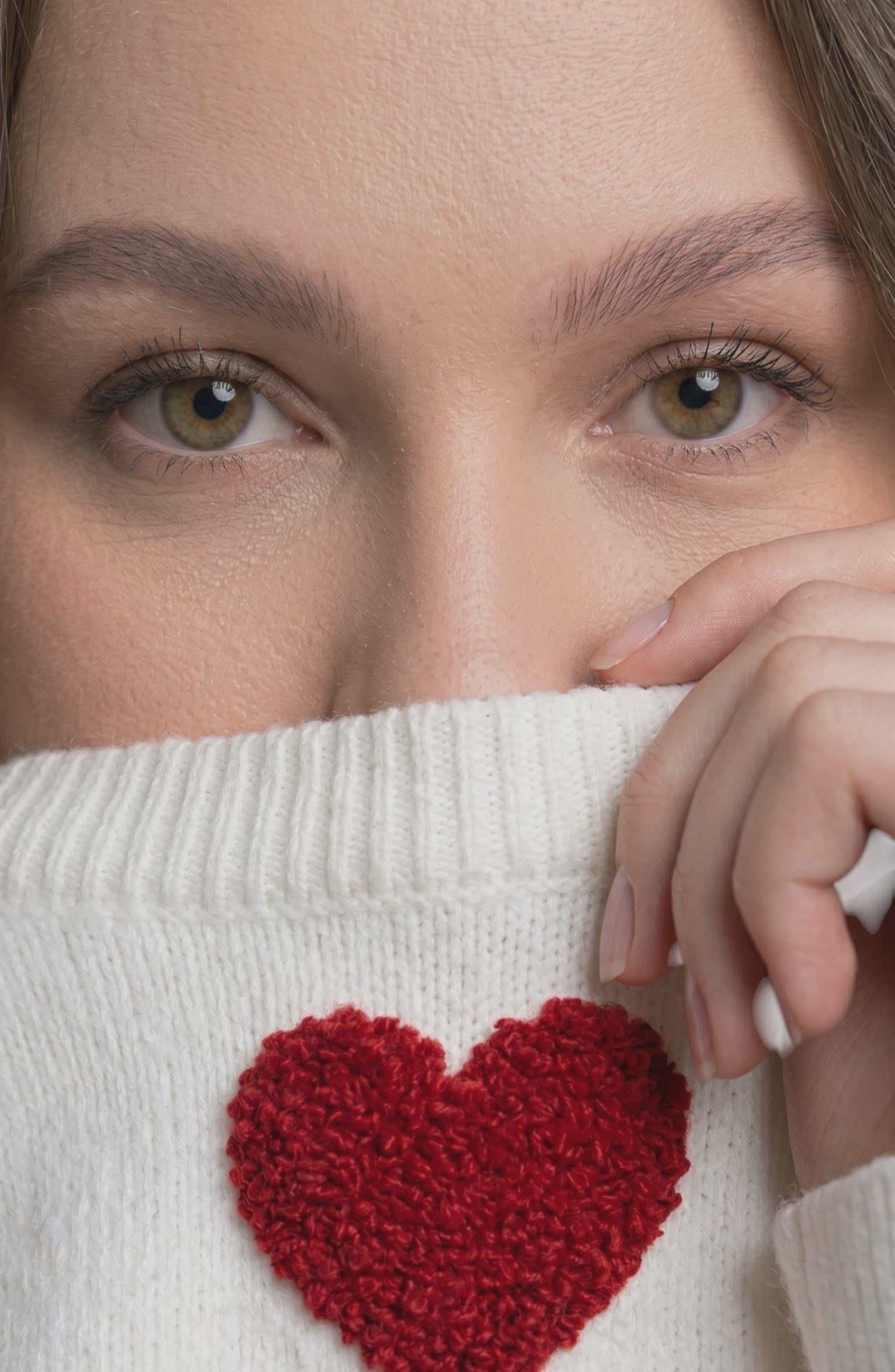 LORVENE Luxe Comfort Sweater shown from the bottom right pose, soft fabric and relaxed fit in a cozy, stylish design.