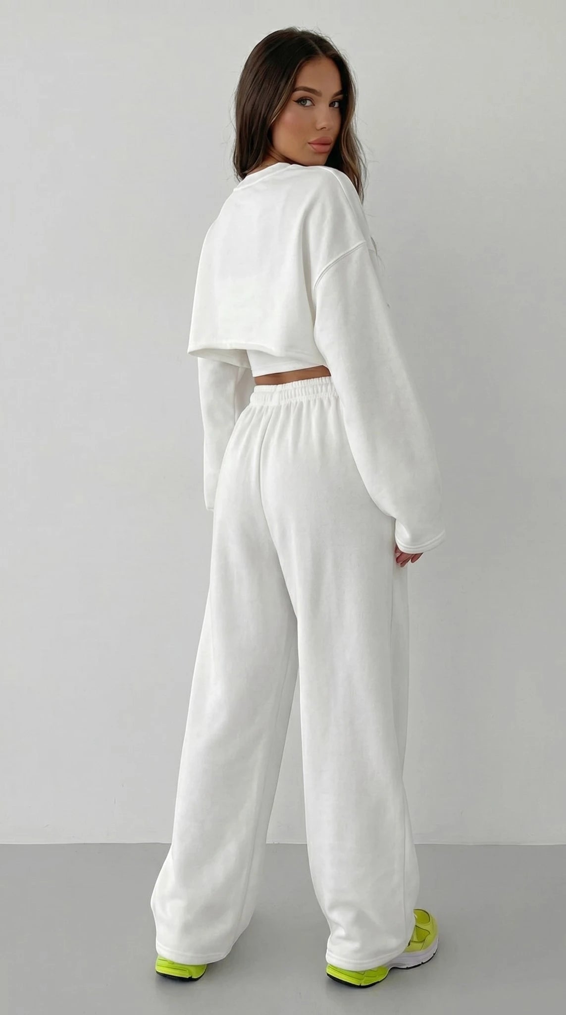 Lässiger Sweater-Anzug für Damen 2023 Mode Pullover Langarm Nabel-Sweater + Trägerhose mit geradem weitem Bein, dreiteiliges Set