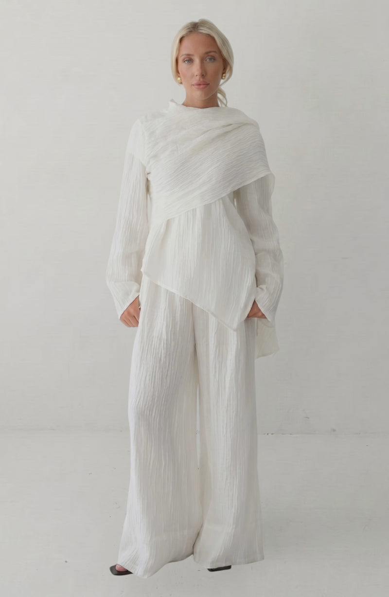 LORVENES 2025 Loriya solid color buttoned cardigan and pants two-piece set displayed on a model.