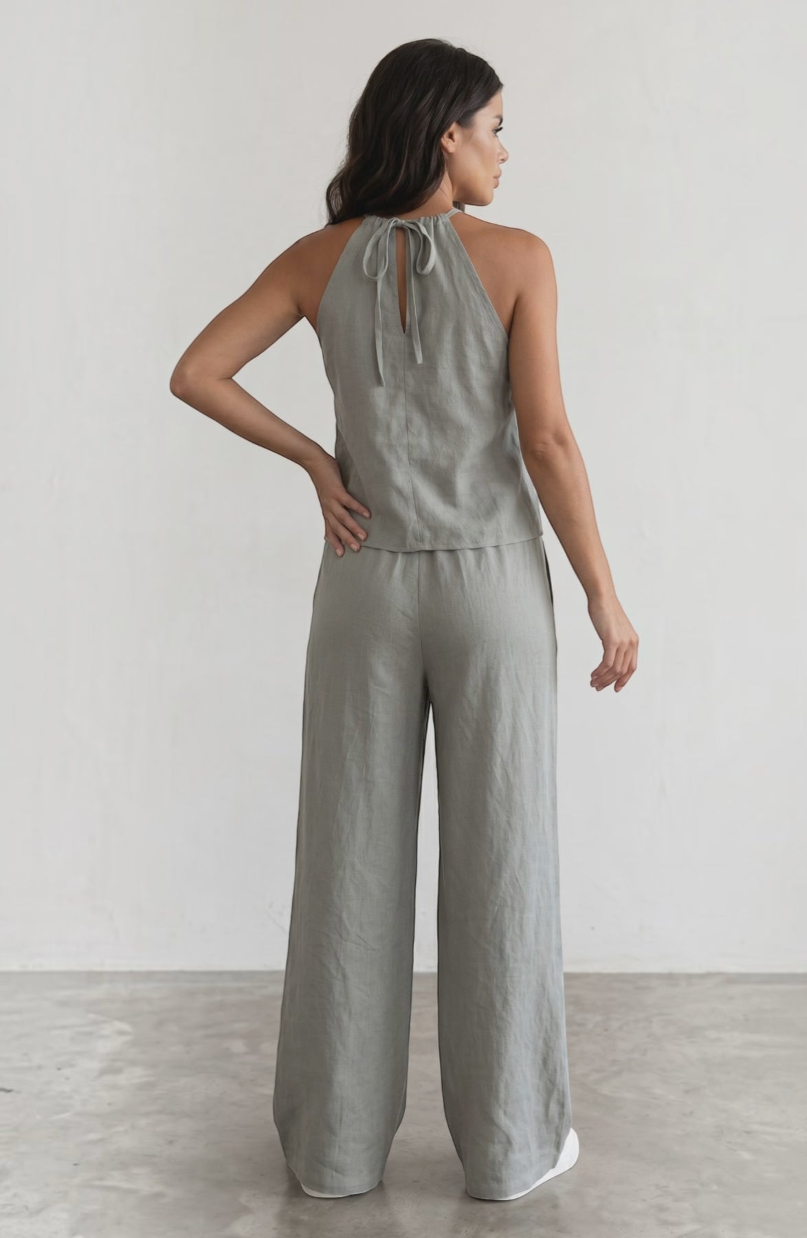 LORVENES 2026 European and American summer two-piece set with halter neck vest, sleeveless top, and wide-leg pants in a stylish pose
