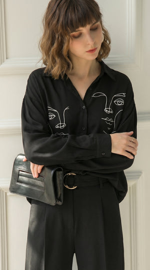 LORVENE double pocket shirt in light fabric, featuring a collared neckline and two front chest pockets, close-up view.
