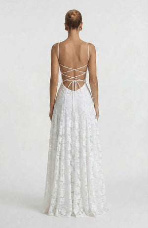LORVENES sexy flowy bridal dress with elegant, lightweight fabric and intricate details, perfect for a romantic wedding look