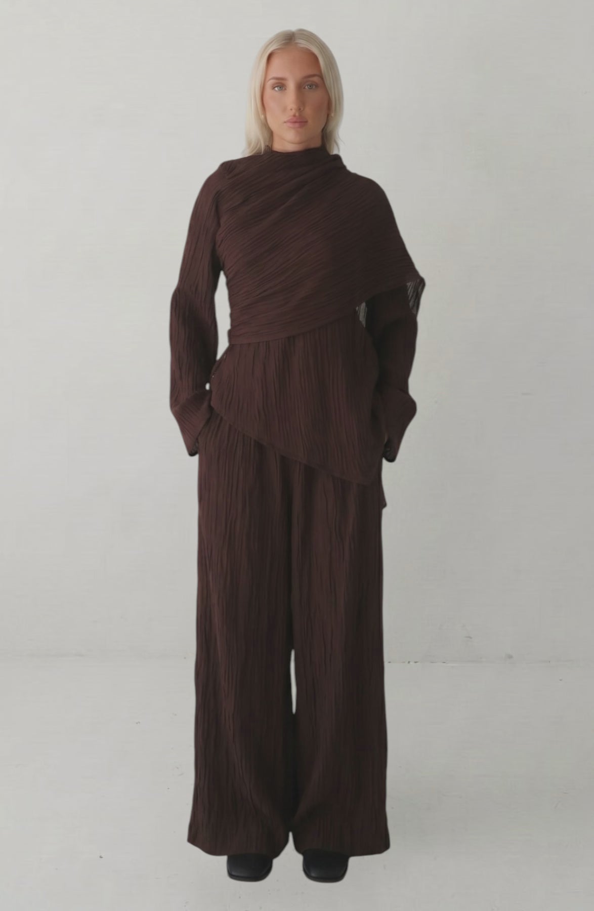 LORVENES 2025 Loriya solid color buttoned cardigan and pants two-piece set, front view, casual stylish outfit.