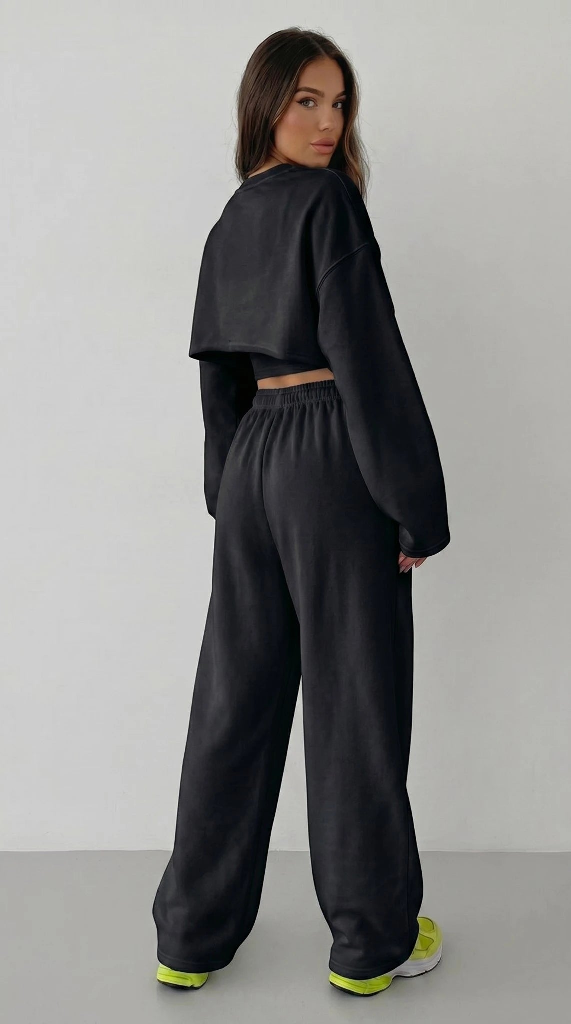 Lässiger Sweater-Anzug für Damen 2023 Mode Pullover Langarm Nabel-Sweater + Trägerhose mit geradem weitem Bein, dreiteiliges Set