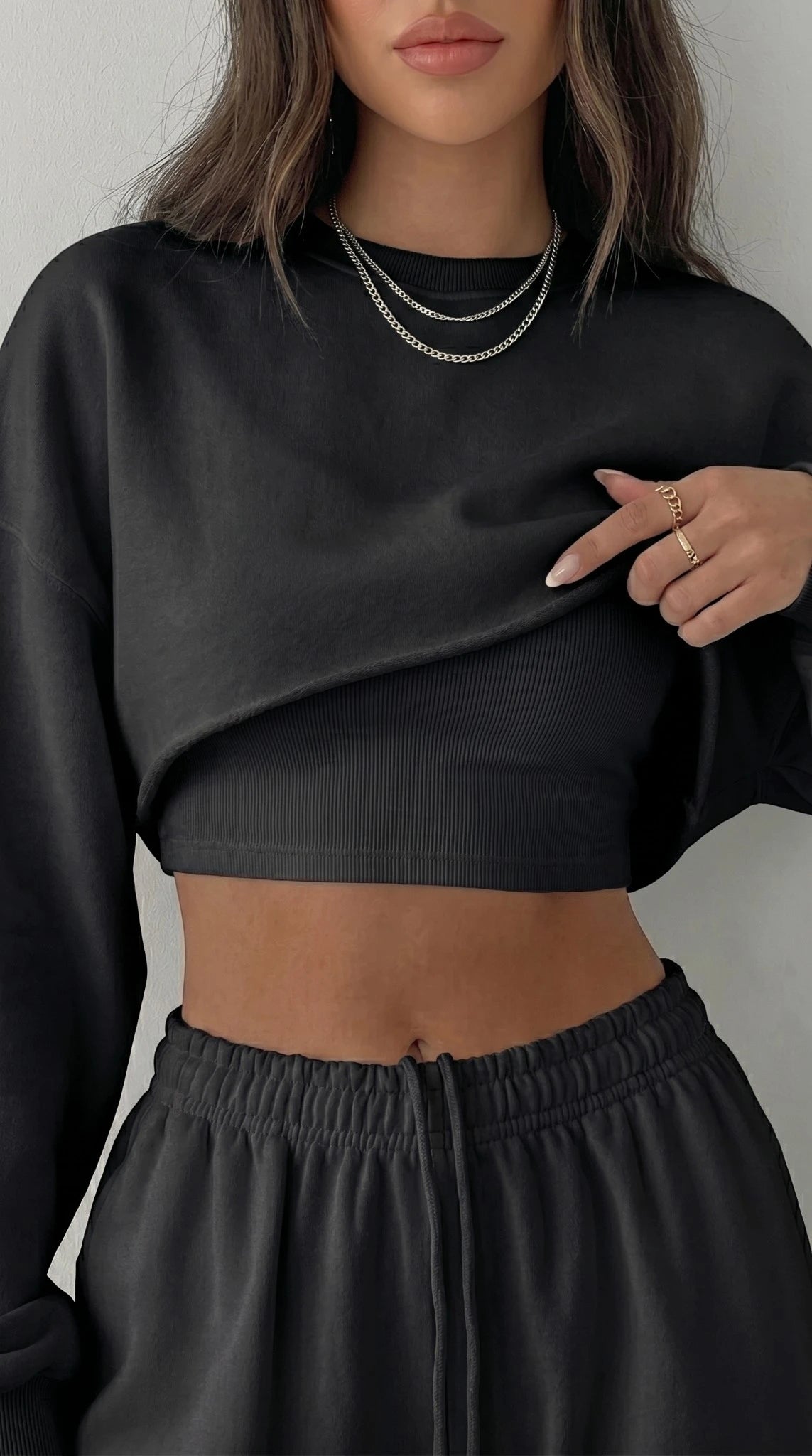 Lässiger Sweater-Anzug für Damen 2023 Mode Pullover Langarm Nabel-Sweater + Trägerhose mit geradem weitem Bein, dreiteiliges Set