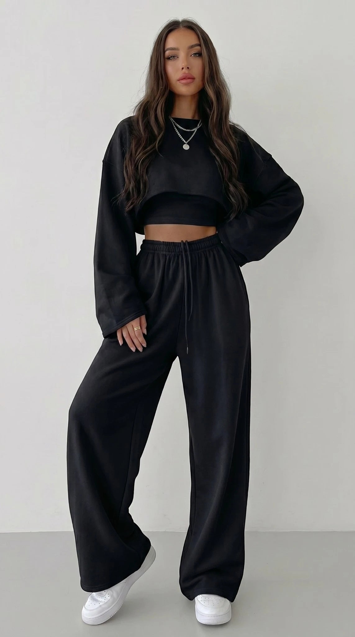 Lässiger Sweater-Anzug für Damen 2023 Mode Pullover Langarm Nabel-Sweater + Trägerhose mit geradem weitem Bein, dreiteiliges Set